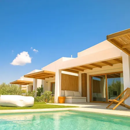 Aristotelia Gi Domes - Luxury Private Pool Retreats *