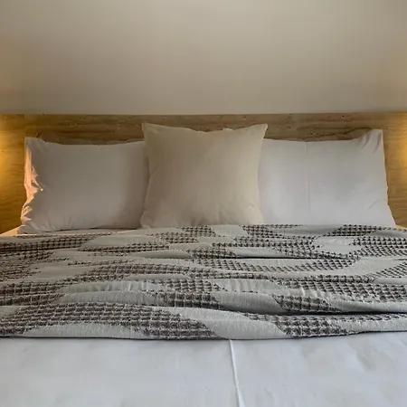 Aristotelia Gi Domes - Luxury Private Pool Retreats *