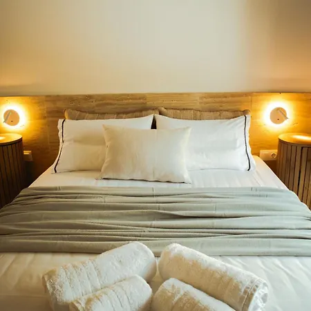 Aristotelia Gi Domes - Luxury Private Pool Retreats